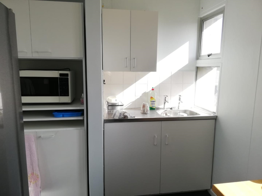 To Let Commercial Property for Rent in Pinelands Western Cape